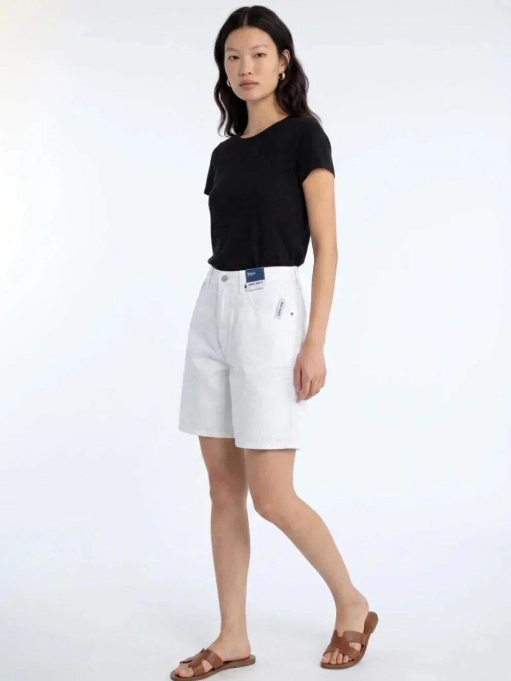 NWT – Old Navy Mid Rise Baggy White Denim Jean Shorts – Size 8